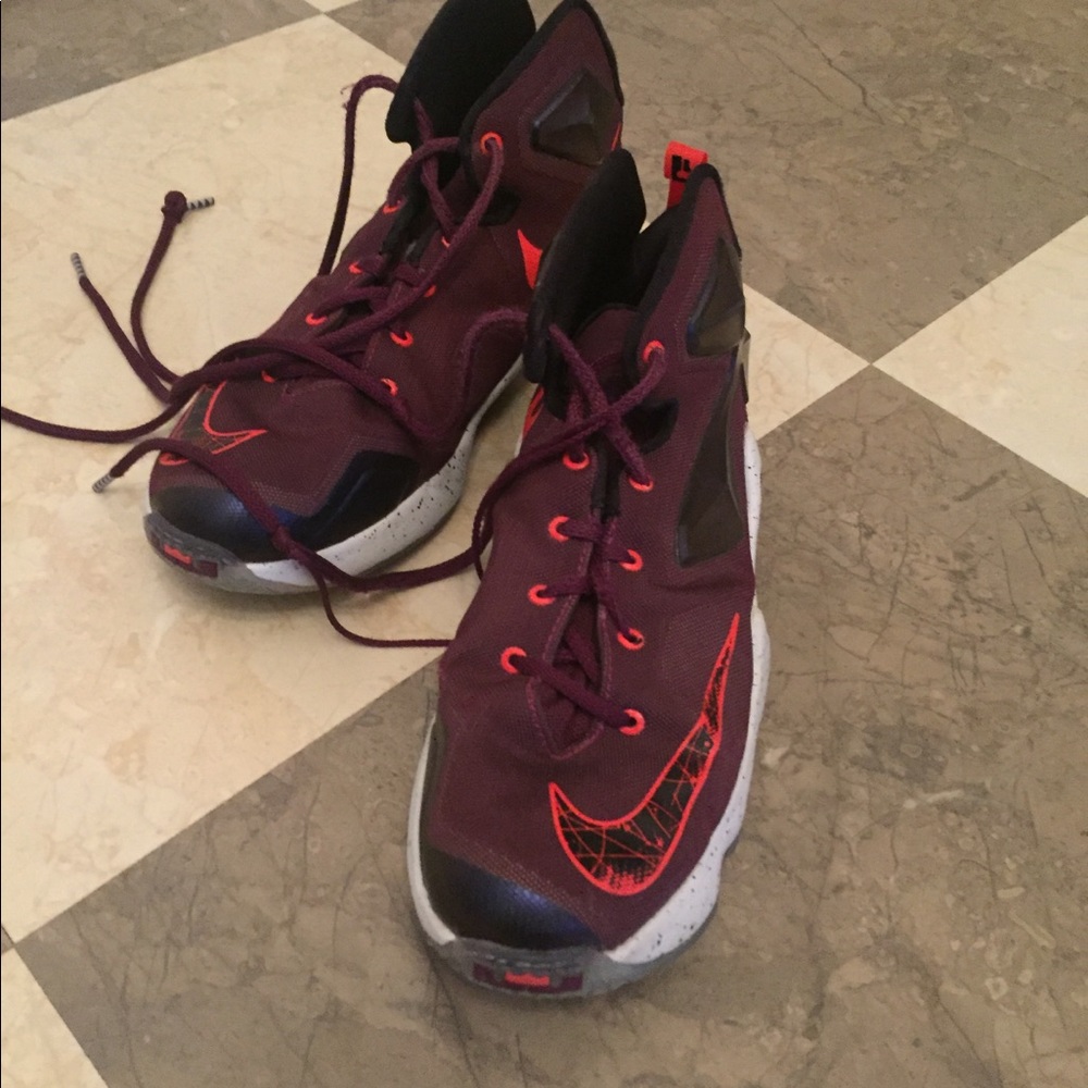 Basketball shoes
